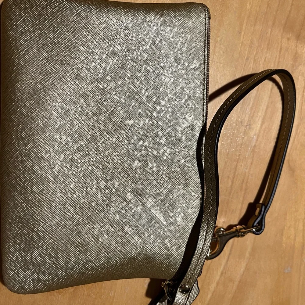 Coach Darcy Gold Wristlet with Box - Picture 7 of 8